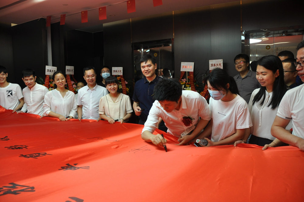 1589191645103706.jpg 無紙化會議軟件_多媒體智能會議系統(tǒng)方案